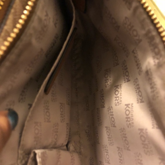 Michael Kors crossbody bag. - Picture 5 of 6